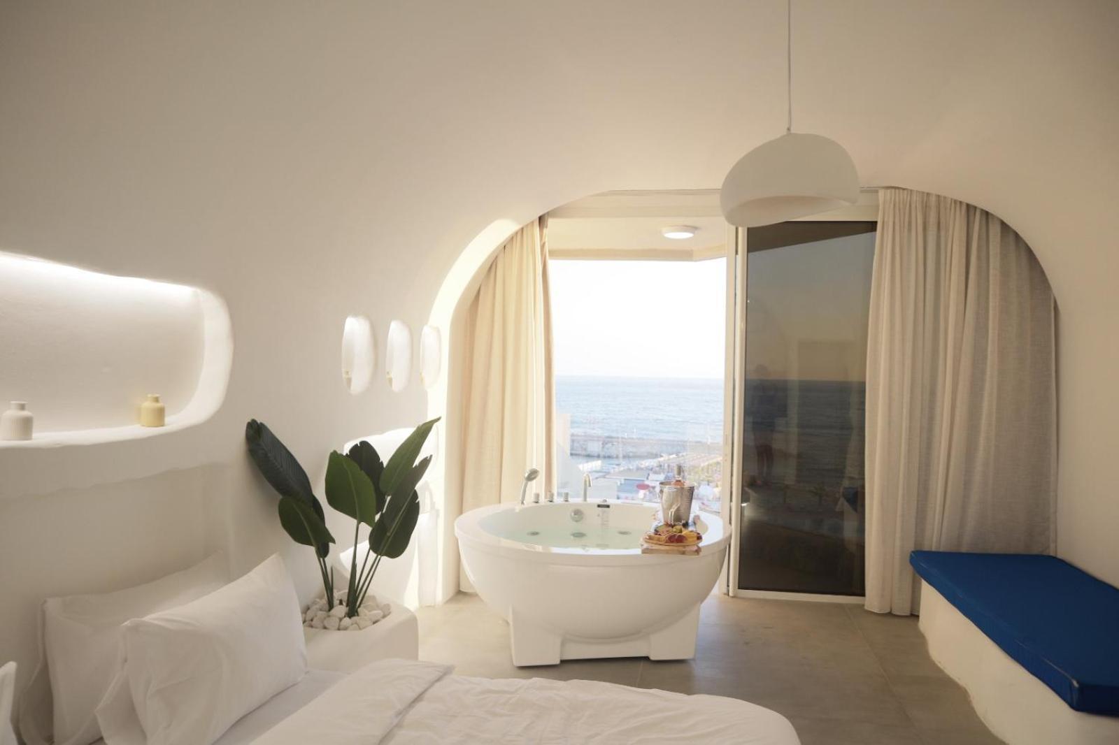 Aqualand Hotel & Resort Batroun Extérieur photo